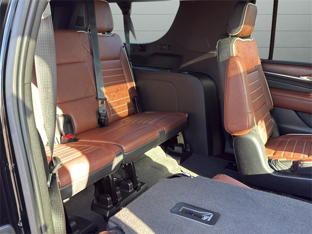 GMC Yukon XL Vehicle Full-screen Gallery Image 31