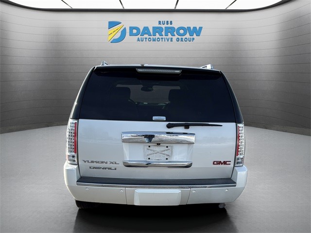GMC Yukon XL Vehicle Full-screen Gallery Image 4