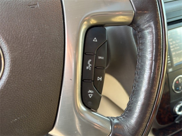 GMC Yukon XL Vehicle Full-screen Gallery Image 11