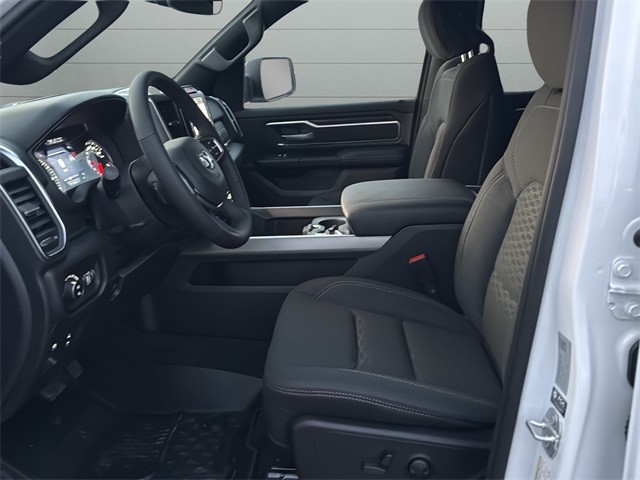 Ram 1500 Vehicle Full-screen Gallery Image 10