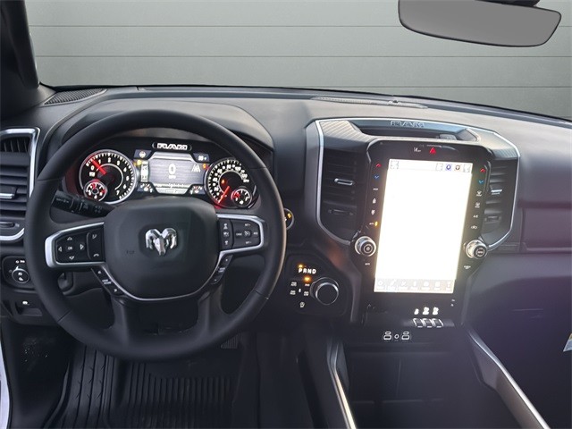 Ram 1500 Vehicle Full-screen Gallery Image 12