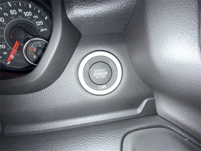 Ram 1500 Vehicle Full-screen Gallery Image 22