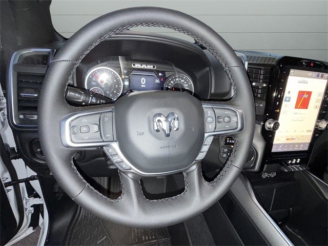 Ram 1500 Vehicle Full-screen Gallery Image 24