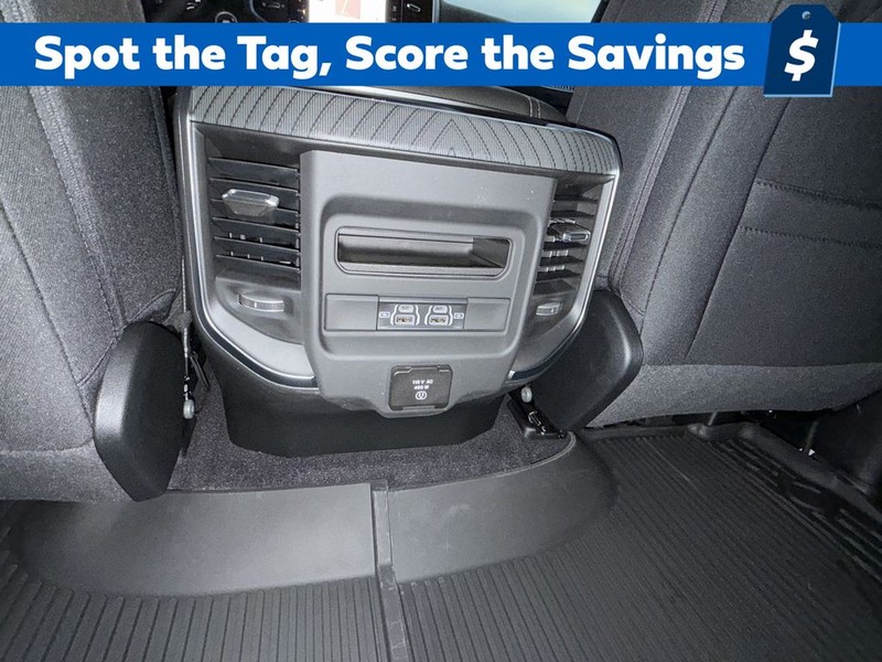 Ram 1500 Vehicle Full-screen Gallery Image 17