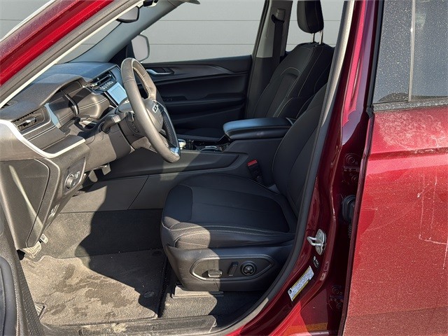 Jeep Grand Cherokee L Vehicle Full-screen Gallery Image 10