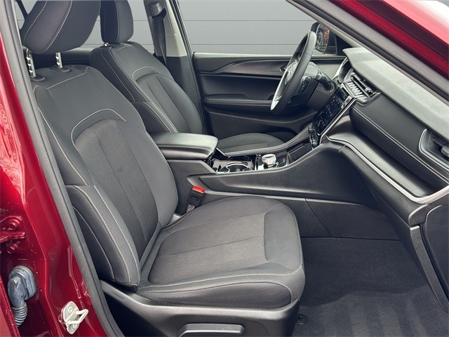 Jeep Grand Cherokee L Vehicle Full-screen Gallery Image 14