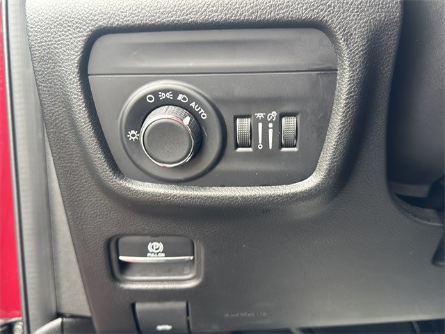 Jeep Grand Cherokee L Vehicle Full-screen Gallery Image 17