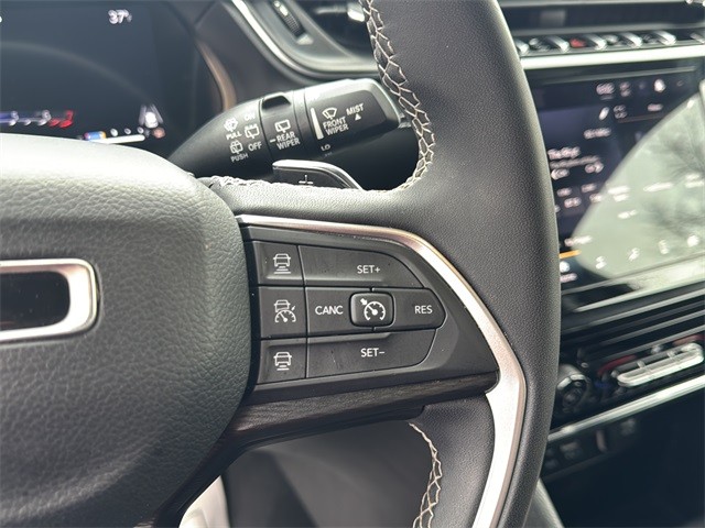 Jeep Grand Cherokee L Vehicle Full-screen Gallery Image 18