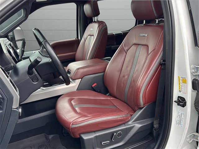 Ford Super Duty F-350 SRW Vehicle Full-screen Gallery Image 10