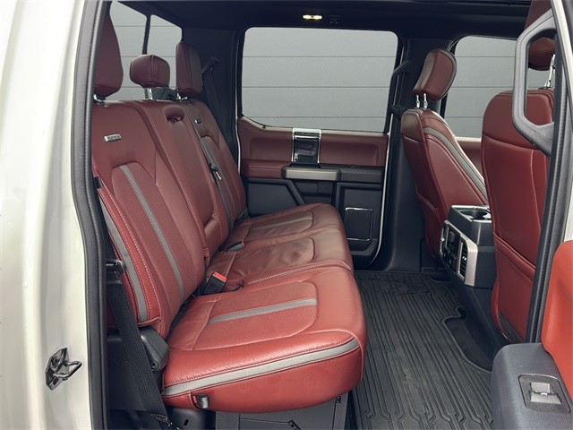 Ford Super Duty F-350 SRW Vehicle Full-screen Gallery Image 14