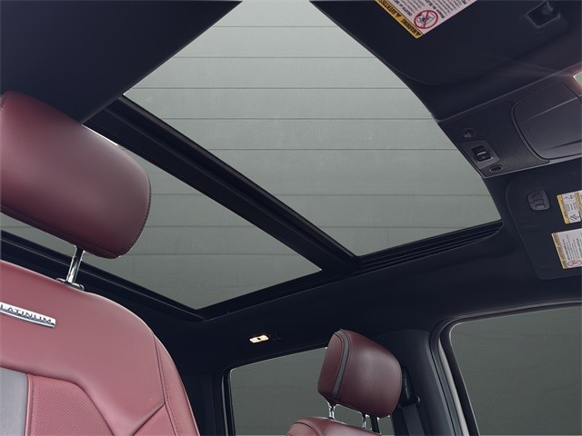 Ford Super Duty F-350 SRW Vehicle Full-screen Gallery Image 16