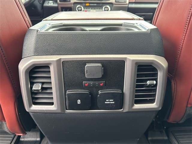 Ford Super Duty F-350 SRW Vehicle Full-screen Gallery Image 18