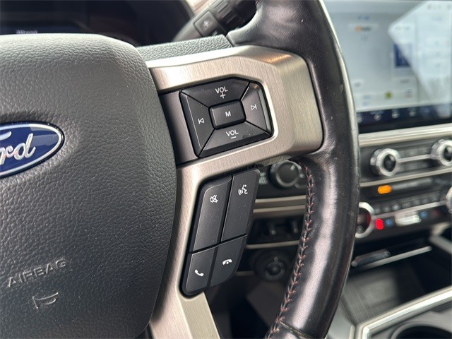 Ford Super Duty F-350 SRW Vehicle Full-screen Gallery Image 20