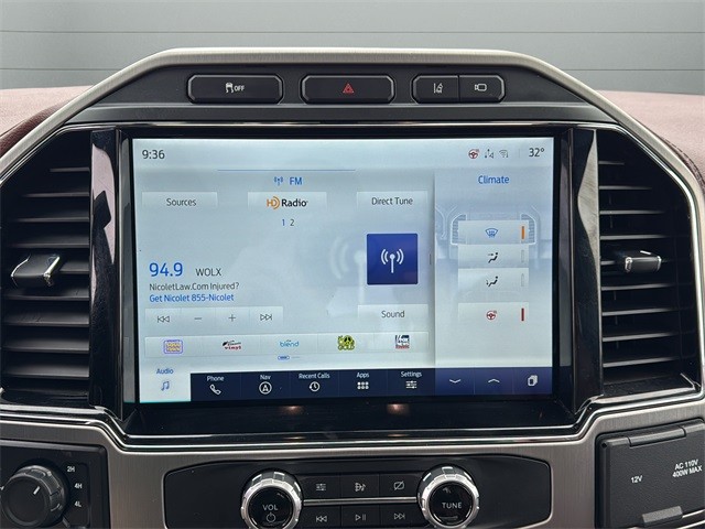 Ford Super Duty F-350 SRW Vehicle Full-screen Gallery Image 24