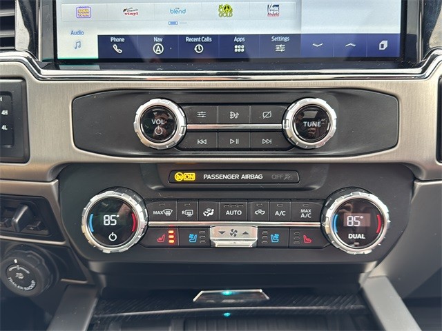 Ford Super Duty F-350 SRW Vehicle Full-screen Gallery Image 27