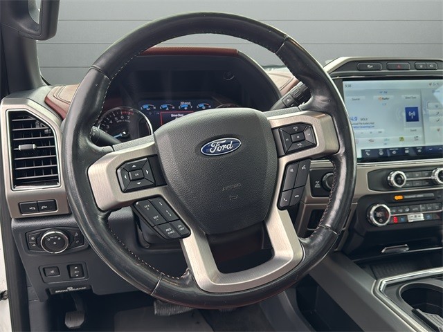 Ford Super Duty F-350 SRW Vehicle Full-screen Gallery Image 30