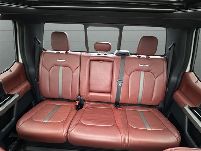 Ford Super Duty F-350 SRW Vehicle Full-screen Gallery Image 31