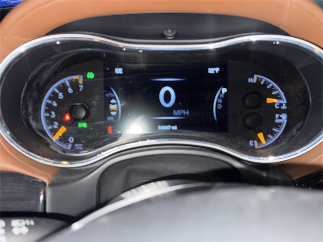 Jeep Grand Cherokee Vehicle Full-screen Gallery Image 11