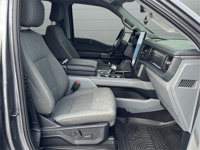 Ford F-150 Lightning Vehicle Full-screen Gallery Image 15