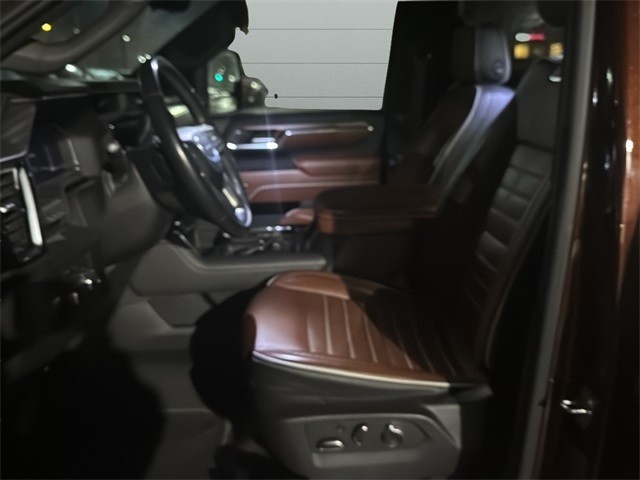 GMC Sierra 2500HD Vehicle Full-screen Gallery Image 10