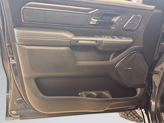 Ram 1500 Vehicle Full-screen Gallery Image 11