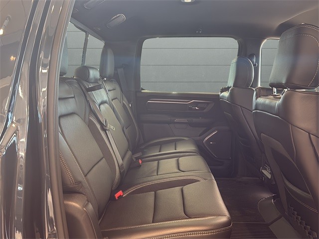 Ram 1500 Vehicle Full-screen Gallery Image 14