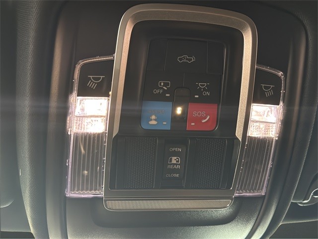 Ram 1500 Vehicle Full-screen Gallery Image 24