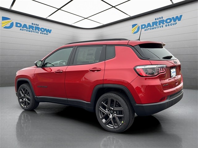 Jeep Compass Vehicle Full-screen Gallery Image 3