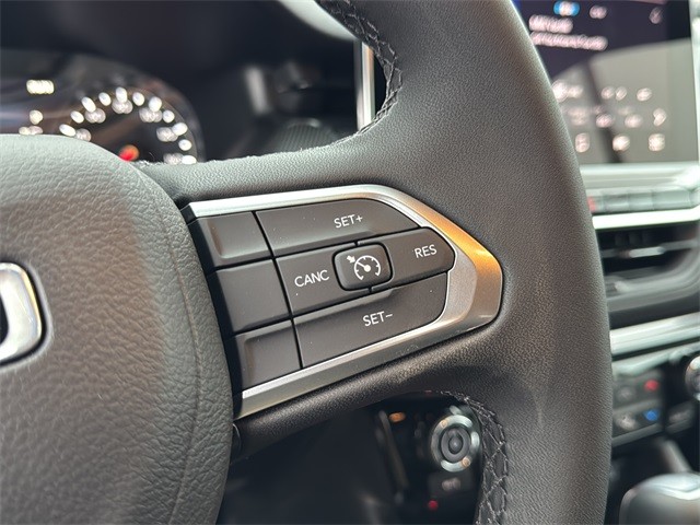 Jeep Compass Vehicle Full-screen Gallery Image 19