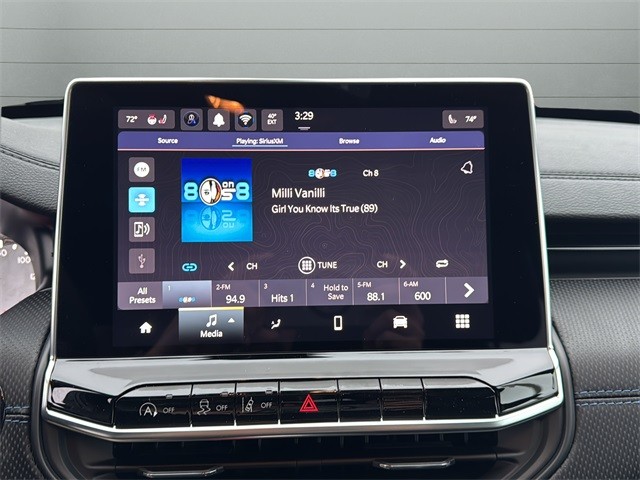 Jeep Compass Vehicle Full-screen Gallery Image 23