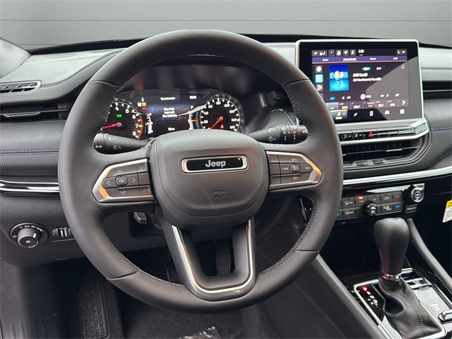 Jeep Compass Vehicle Full-screen Gallery Image 28