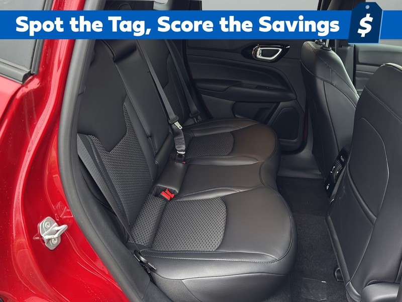 Jeep Compass Vehicle Full-screen Gallery Image 14