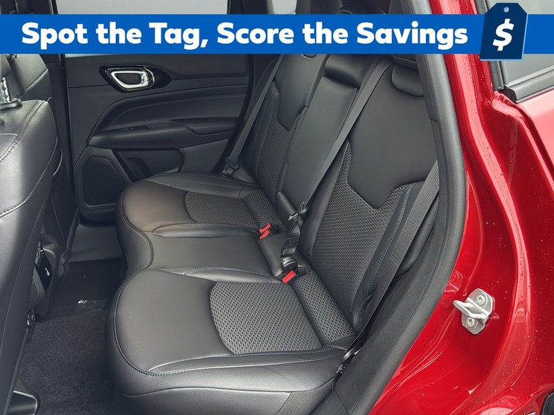 Jeep Compass Vehicle Full-screen Gallery Image 16