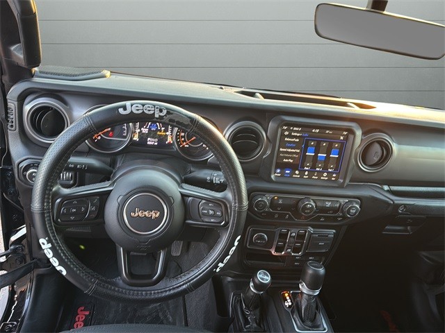 Jeep Gladiator Vehicle Full-screen Gallery Image 11