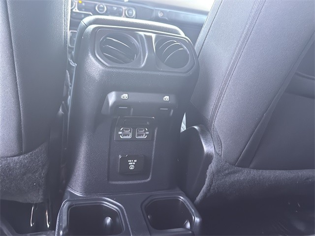 Jeep Gladiator Vehicle Full-screen Gallery Image 16