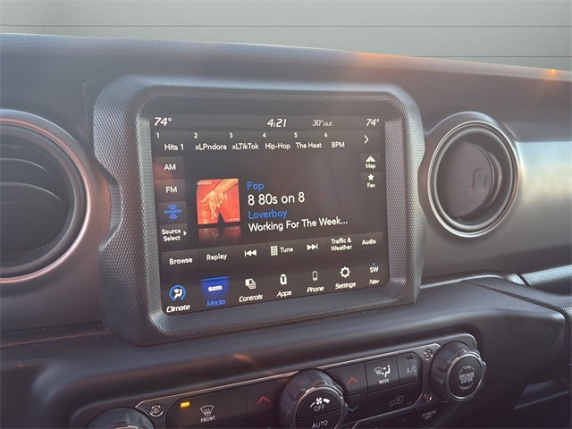 Jeep Gladiator Vehicle Full-screen Gallery Image 19