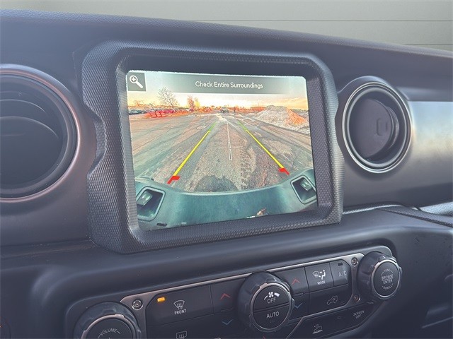 Jeep Gladiator Vehicle Full-screen Gallery Image 20