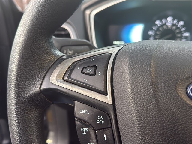 Ford Fusion Hybrid Vehicle Full-screen Gallery Image 9