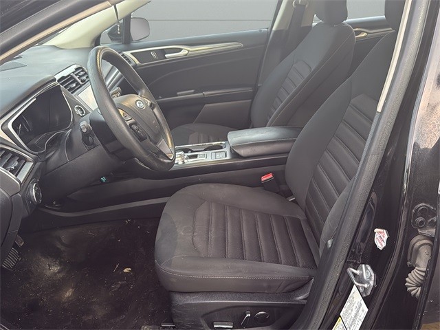 Ford Fusion Hybrid Vehicle Full-screen Gallery Image 10