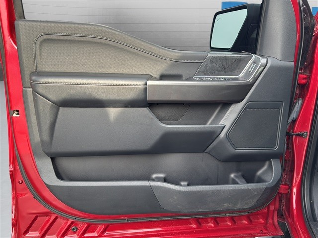 Ford F-150 Vehicle Full-screen Gallery Image 09