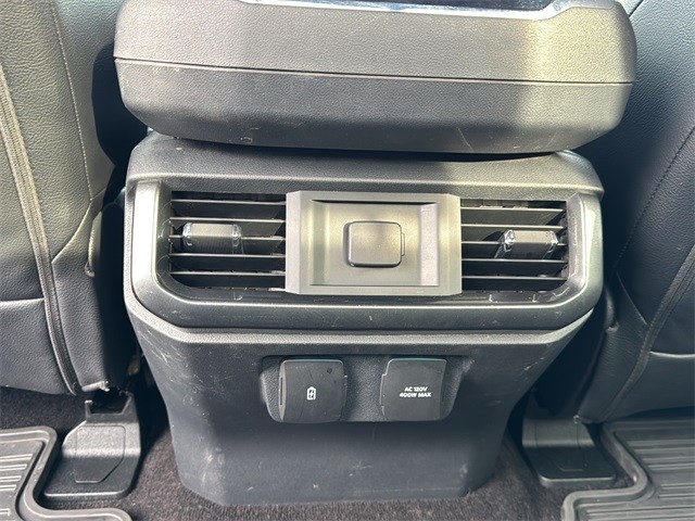 Ford F-150 Vehicle Full-screen Gallery Image 15