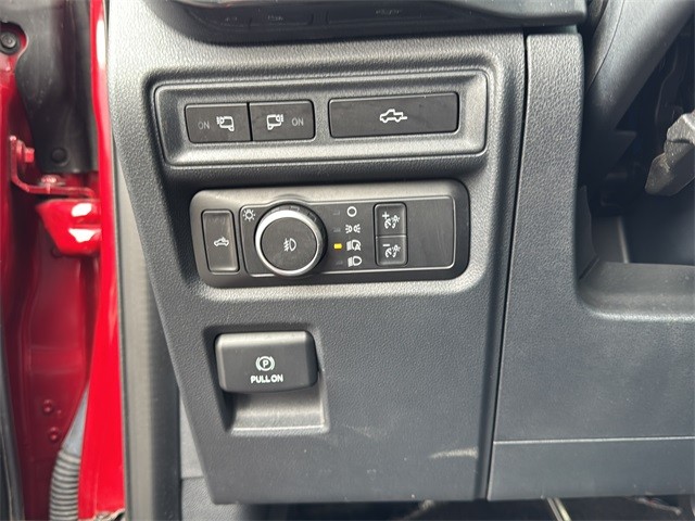 Ford F-150 Vehicle Full-screen Gallery Image 16