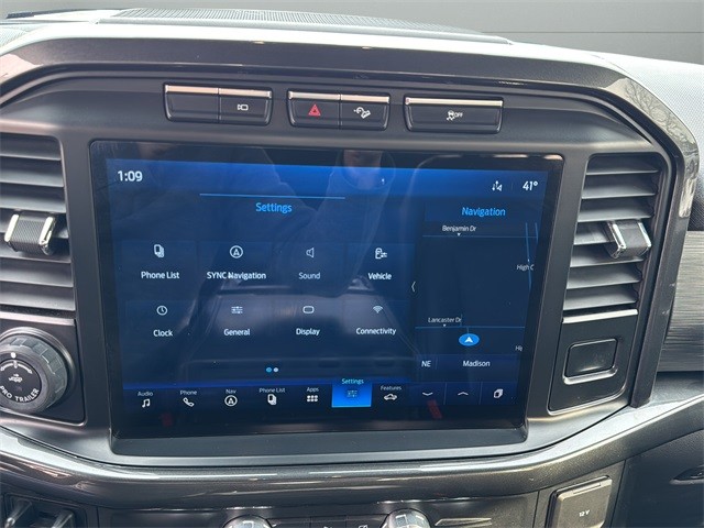 Ford F-150 Vehicle Full-screen Gallery Image 21