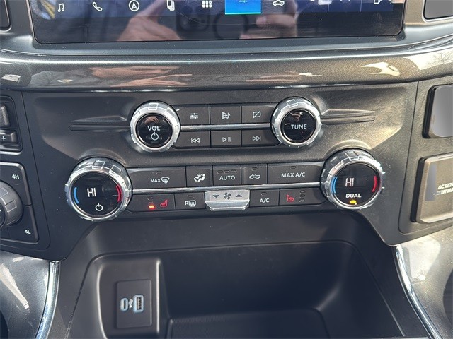 Ford F-150 Vehicle Full-screen Gallery Image 24