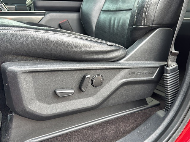 Ford F-150 Vehicle Full-screen Gallery Image 26