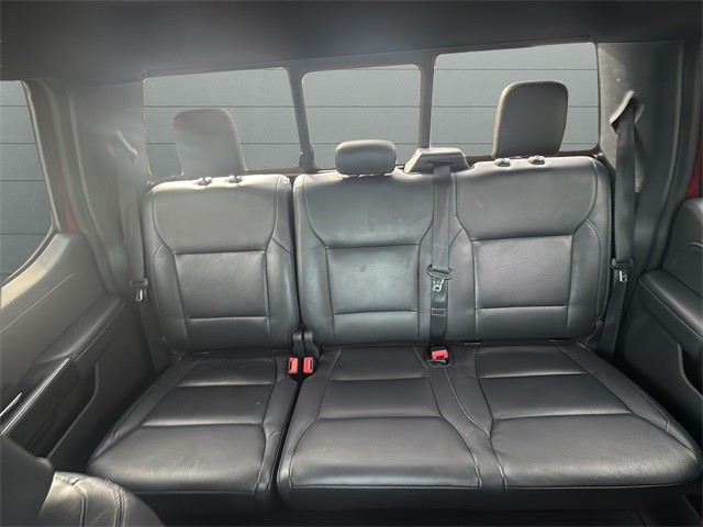 Ford F-150 Vehicle Full-screen Gallery Image 28