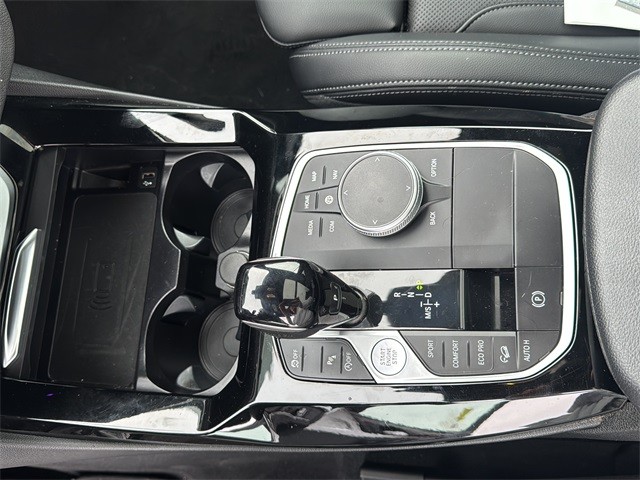 BMW X3 Vehicle Full-screen Gallery Image 22