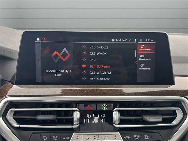 BMW X3 Vehicle Full-screen Gallery Image 24