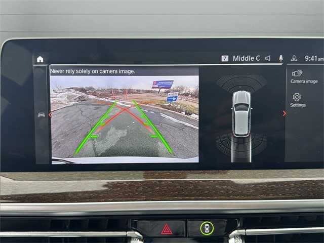 BMW X3 Vehicle Full-screen Gallery Image 25