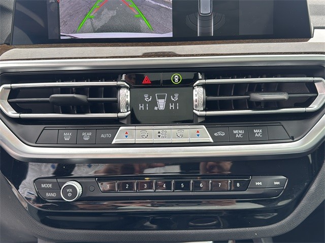 BMW X3 Vehicle Full-screen Gallery Image 27